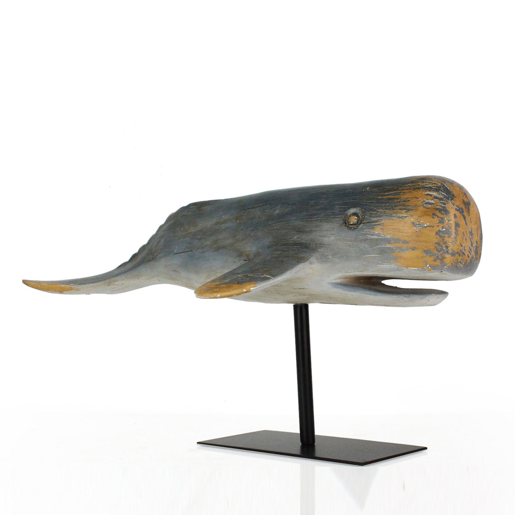 ESCULTURA DE BALLENA GRIS CON BASE DE FIERRO<BR>50 X 20 X 25 CMS