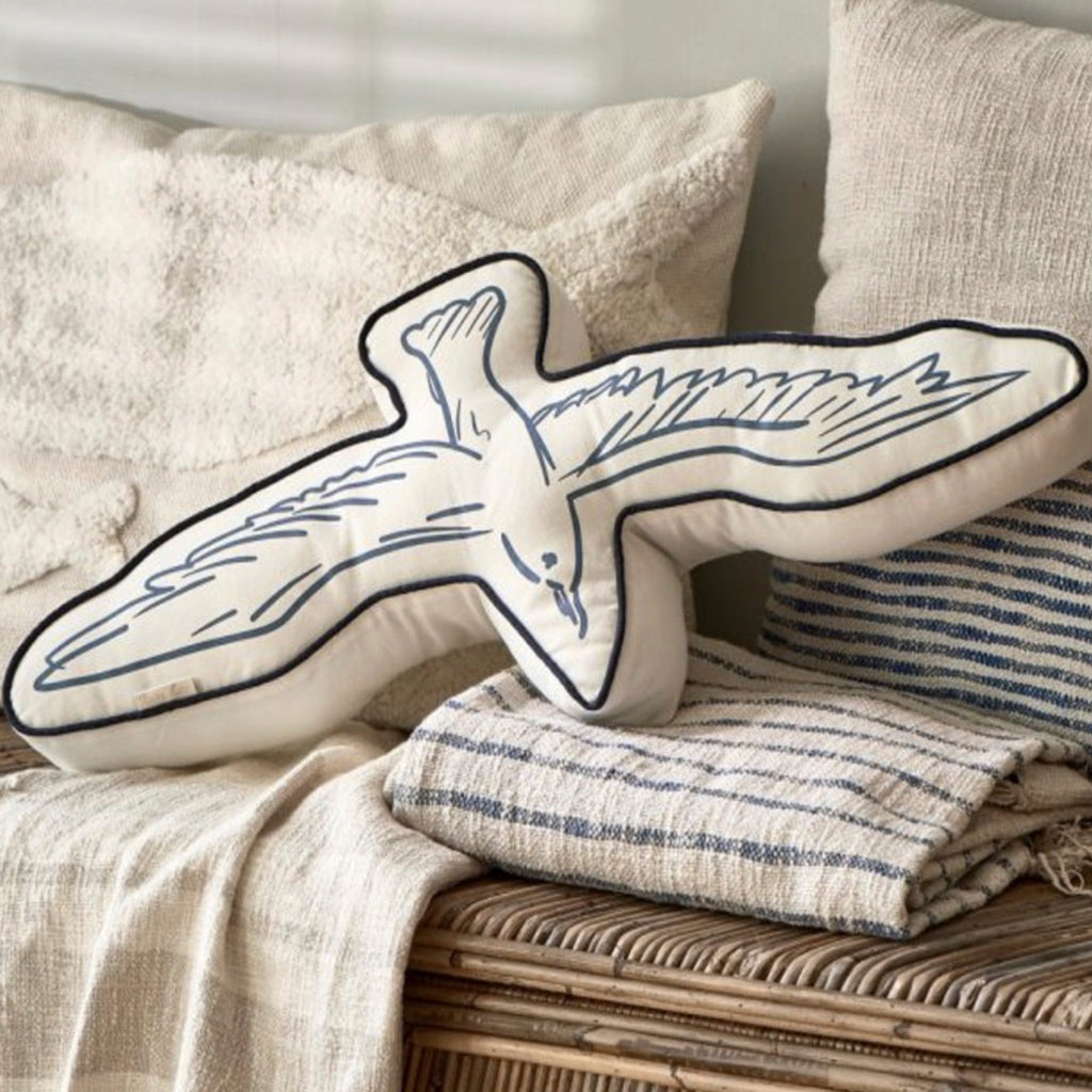 COJÍN SEAGULL EN TELA ESTAMPADA, INCLUYE RELLENO <BR> 70 X 27 CMS